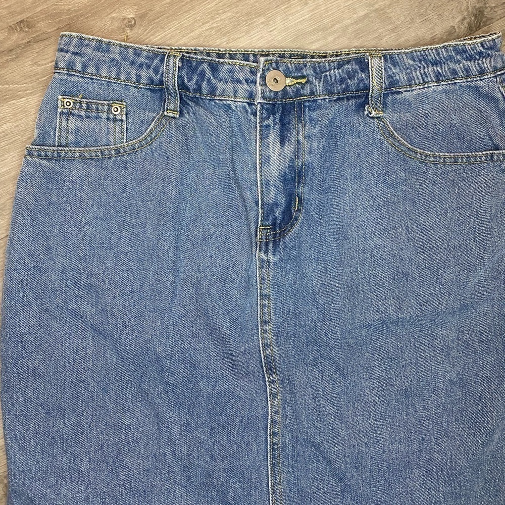 ChouYatou Basic Five-Pocket Rugged Wear Denim Pencil Skirt with Slit - Picture 4 of 7